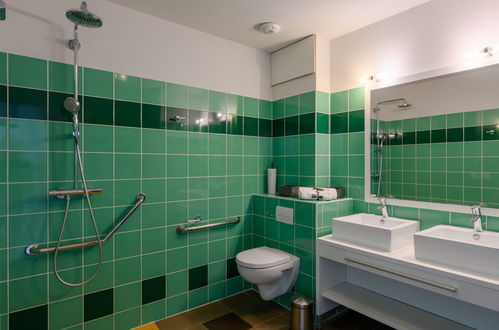 Foto 9 - Apartamento de 2 quartos em Baden com piscina e jardim