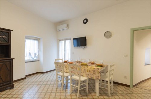 Foto 34 - Apartamento de 1 habitación en Finale Ligure con jardín y vistas al mar