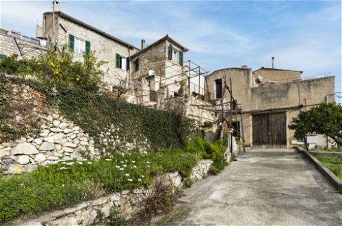 Foto 39 - Apartamento de 1 habitación en Finale Ligure con jardín y vistas al mar