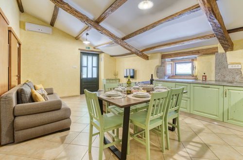 Photo 18 - 2 bedroom House in Buzet with private pool and garden
