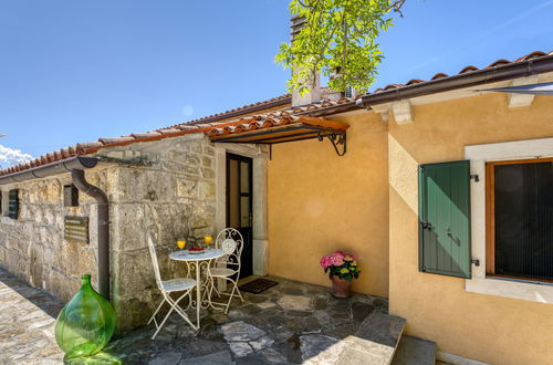 Photo 15 - 2 bedroom House in Buzet with private pool and garden