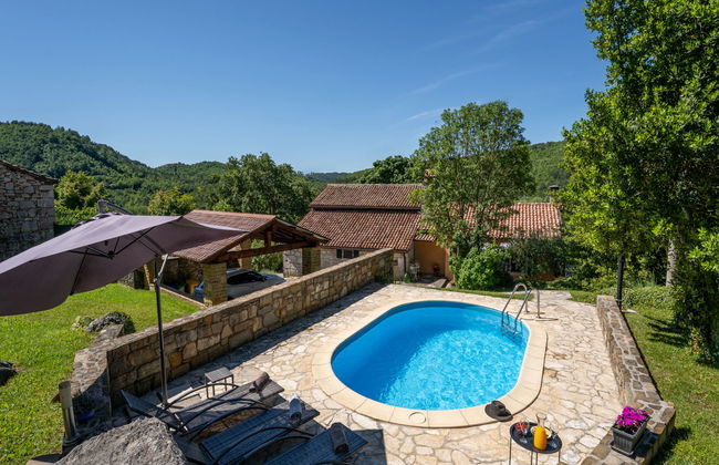 Casa de 3 quartos em Buzet com piscina privada e jardim - Foto 1