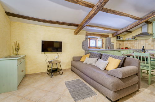 Photo 17 - 2 bedroom House in Buzet with private pool and garden