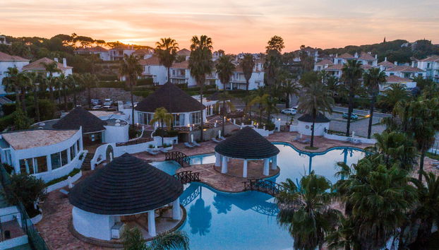 Encosta do Lago Resort - Photo 2
