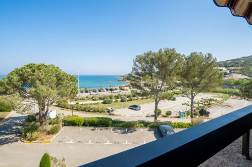 Foto 14 - Apartment mit 1 Schlafzimmer in Roquebrune-sur-Argens mit schwimmbad und blick aufs meer