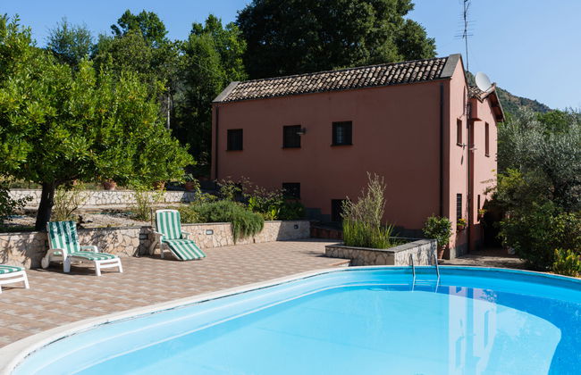Casa de 4 quartos em Salisano com piscina privada e jardim - Foto 1