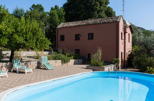 Foto 1 - Casa con 4 camere da letto a Salisano con piscina privata e giardino