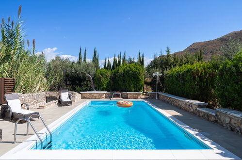 Photo 2 - Maison de 4 chambres à Castellammare del Golfo avec piscine privée et jardin