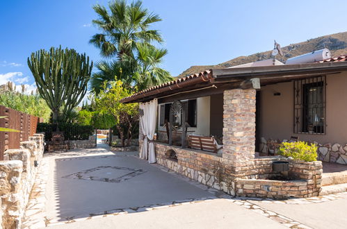 Photo 3 - Maison de 4 chambres à Castellammare del Golfo avec piscine privée et jardin