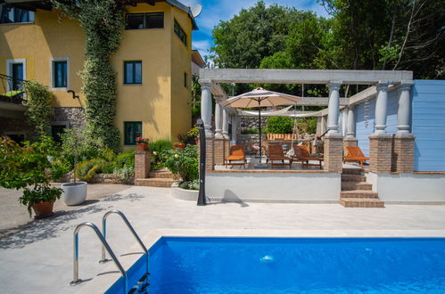 Photo 1 - Maison de 2 chambres à Kastav avec piscine privée et jardin