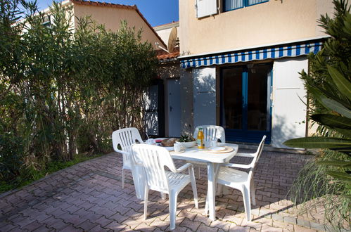 Foto 1 - Casa de 2 quartos em Le Lavandou com piscina e vistas do mar