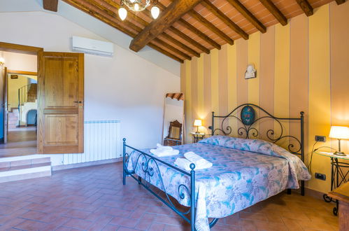 Photo 32 - 5 bedroom House in Montevarchi with private pool and garden