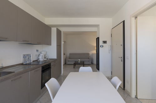 Foto 13 - Apartamento en San Bartolomeo al Mare con terraza y vistas al mar