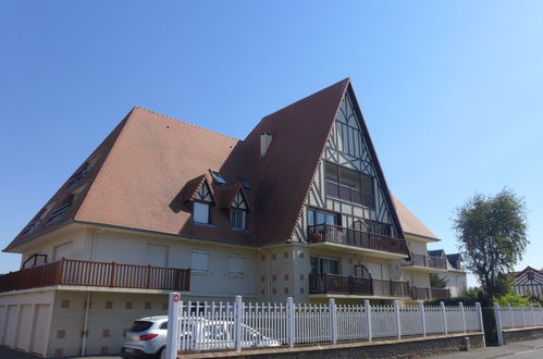 Foto 13 - Apartamento de 1 habitación en Cabourg con vistas al mar