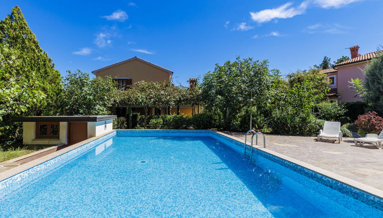 Photo 1 - Maison de 5 chambres à Žminj avec piscine privée et jardin