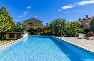 Photo 1 - Maison de 5 chambres à Žminj avec piscine privée et jardin