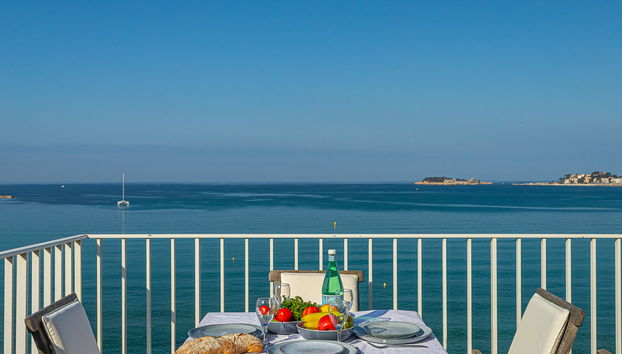 2 bedroom Apartment in Sanary-sur-Mer with terrace - Photo 2