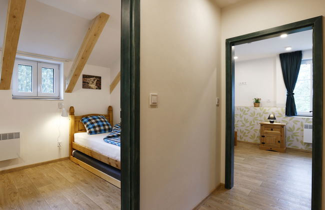 Apartamento de 3 quartos em Desná com jardim e banheira de hidromassagem - Foto 8