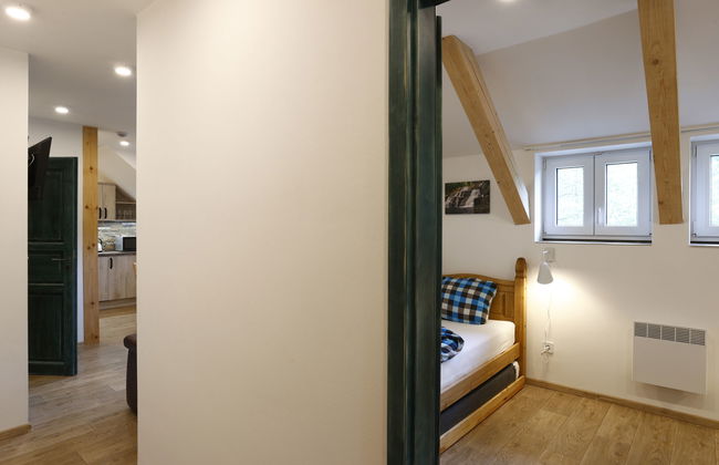 Apartamento de 3 quartos em Desná com jardim e banheira de hidromassagem - Foto 9