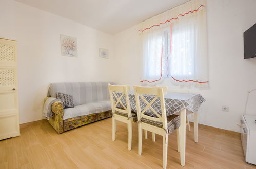 Foto 6 - Apartamento de 1 habitación en Starigrad con jardín