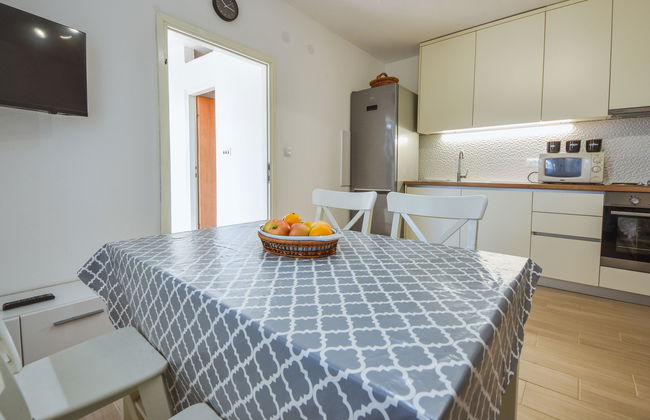 Apartment mit 2 Schlafzimmern in Starigrad mit garten - Foto 3