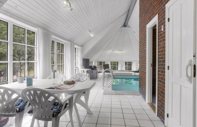 4 bedroom House in Væggerløse with private pool and terrace - Photo 35