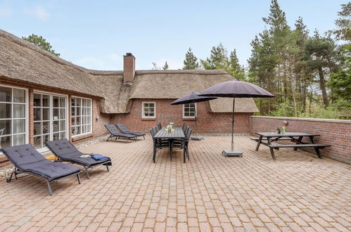 Photo 2 - Maison de 5 chambres à Væggerløse avec piscine privée et terrasse