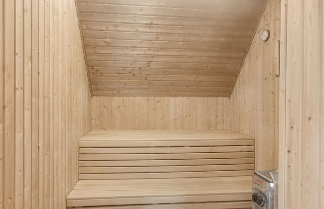 4 bedroom House in Væggerløse with private pool and terrace - Photo 32