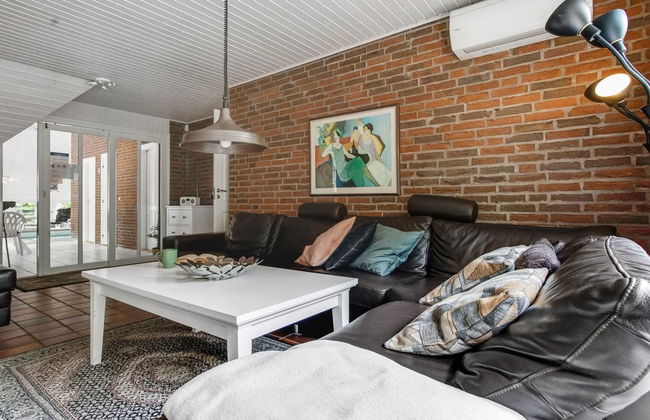 4 bedroom House in Væggerløse with private pool and terrace - Photo 18