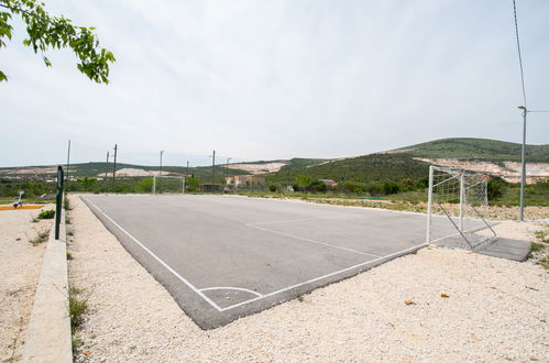 Foto 42 - Casa con 4 camere da letto a Kaštela con piscina privata e giardino