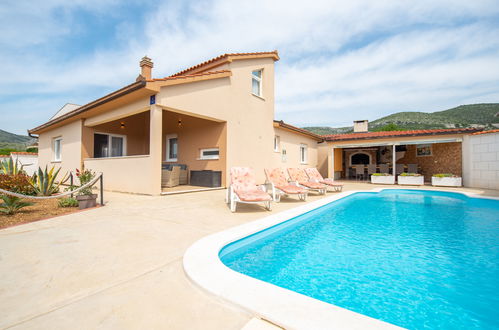 Photo 6 - Maison de 4 chambres à Kaštela avec piscine privée et vues à la mer