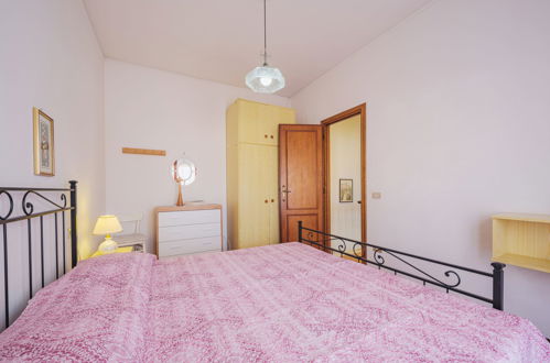 Foto 20 - Casa de 2 habitaciones en Viareggio con jardín y vistas al mar