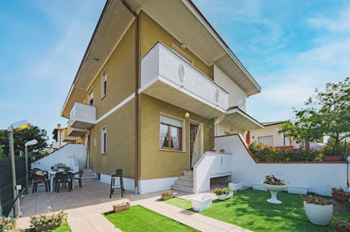 Photo 1 - Maison de 2 chambres à Viareggio avec jardin et vues à la mer