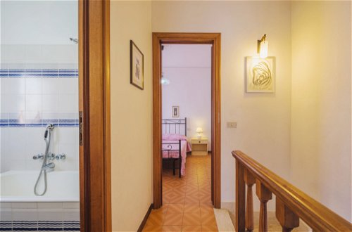 Photo 32 - Maison de 2 chambres à Viareggio avec jardin et vues à la mer