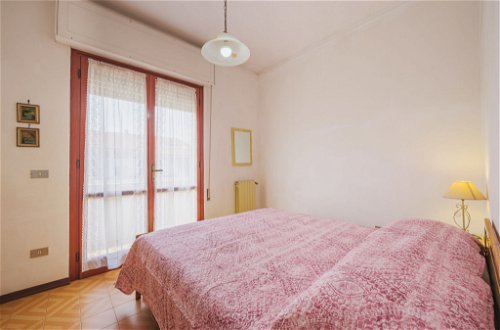 Foto 28 - Casa con 2 camere da letto a Viareggio con giardino e vista mare