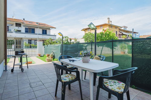 Photo 3 - Maison de 2 chambres à Viareggio avec jardin