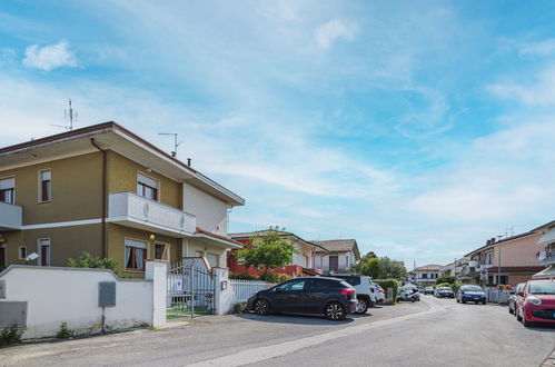 Photo 7 - Maison de 2 chambres à Viareggio avec jardin et vues à la mer