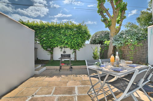 Foto 3 - Casa de 1 habitación en Saint-Georges-d'Oléron con piscina y jardín