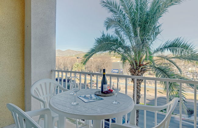 2 bedroom Apartment in Calp with swimming pool and garden - Photo 2