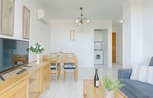 2 bedroom Apartment in Calp with swimming pool and garden - Photo 4