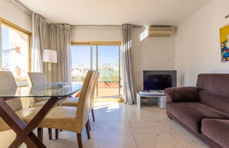 Photo 3 - 3 bedroom Apartment in Salou with swimming pool and garden