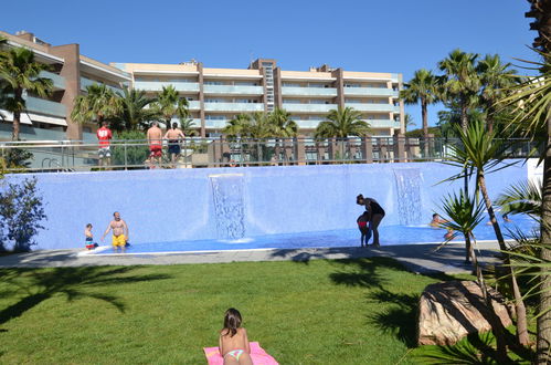 Foto 9 - Appartamento con 3 camere da letto a Salou con piscina e vista mare