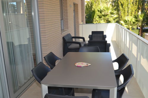 Photo 3 - 3 bedroom Apartment in Salou with swimming pool and terrace