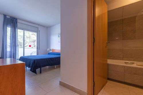 Foto 32 - Appartamento con 3 camere da letto a Salou con piscina e vista mare