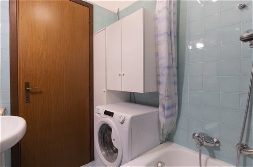Foto 23 - Appartamento con 2 camere da letto a Sanremo con vista mare