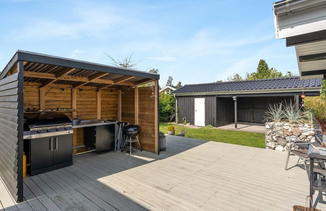 Casa de 2 quartos em Ørsted com terraço e banheira de hidromassagem - Foto 5