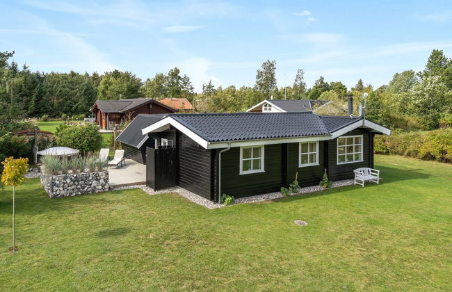 Casa de 2 quartos em Ørsted com terraço e banheira de hidromassagem - Foto 2