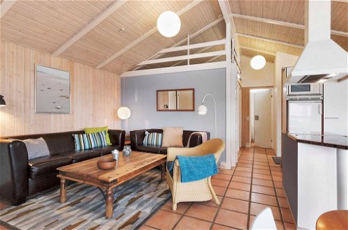 Foto 16 - Casa con 4 camere da letto a Harrerenden con terrazza e sauna