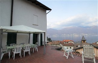 Photo 1 - Appartement de 2 chambres à Porto Valtravaglia avec terrasse et vues sur la montagne