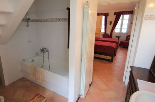 Photo 20 - 2 bedroom Apartment in Porto Valtravaglia with garden and terrace